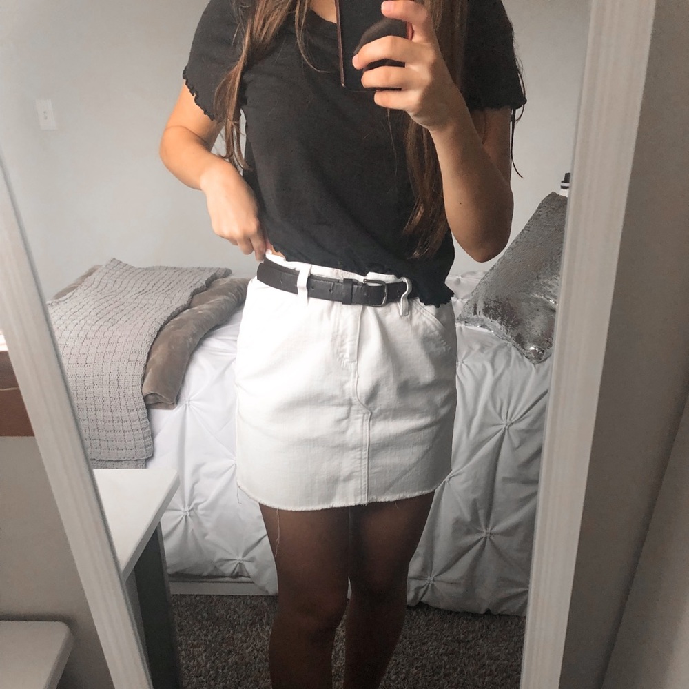 White denim skirt!